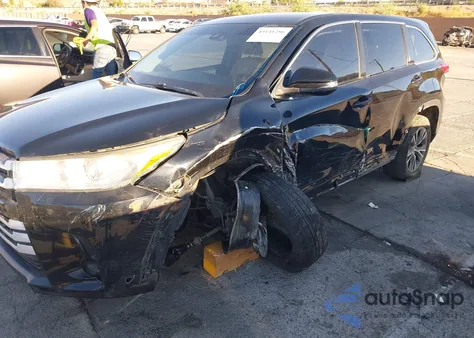 2018 Toyota Highlander Le z USA, uszkodzony, nr VIN 5TDZZRFH1JS265409